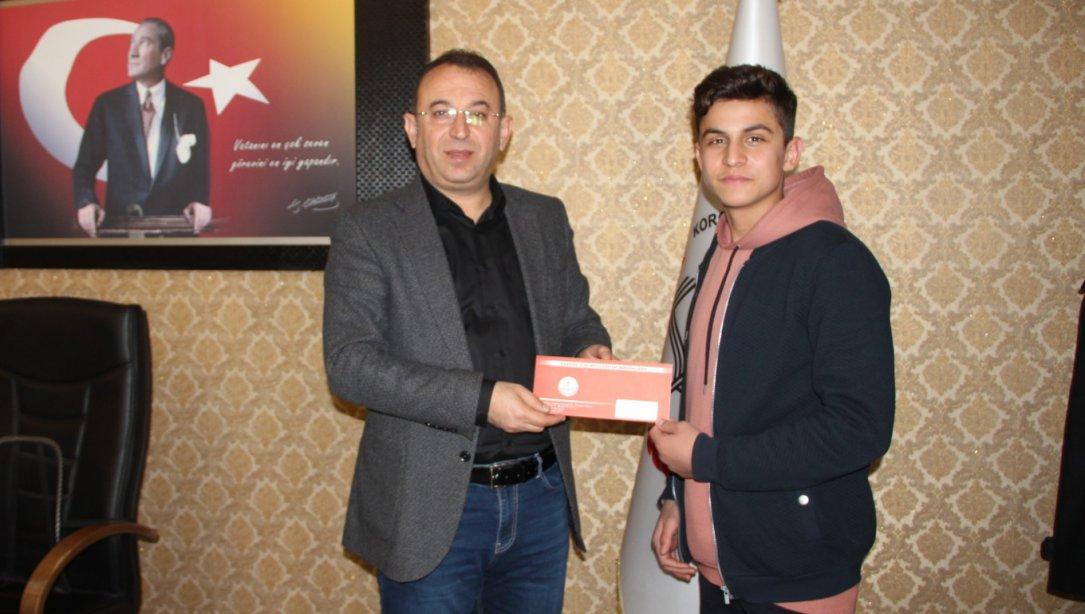 Genç Sada Kuran-ı Kerim'i Güzel Okuma Yarışmasında Ensar ALANTEPE İsimli Öğrencimiz Yarışmada Üçüncülük Derecesi Almıştır.