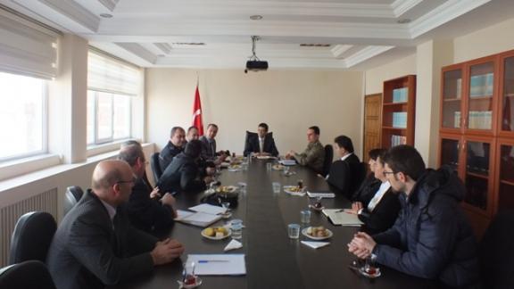 İlçe Kaymakamı Erkan KAÇMAZ Başkanlığında Kurum Amirleriyle Toplantı yapıldı.