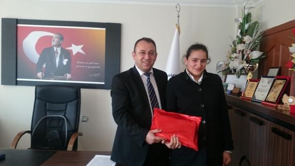 Öğrencimiz Şeyma CACUR , Türkiye Değer Ödülleri Yarışmasında 