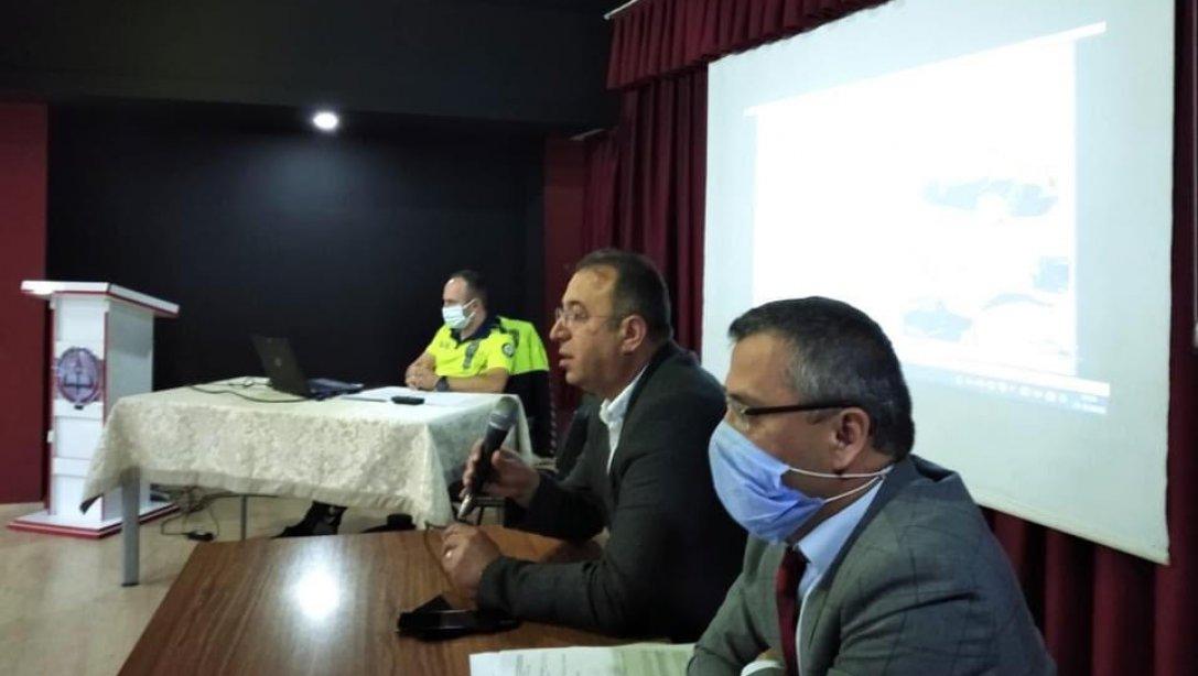 İlçe Milli Eğitim Müdürümüz Murtaza ALAN Başkanlığında Servis Aracı Şöförlerine Yönelik Bilgilendirme Toplantısı Yapıldı