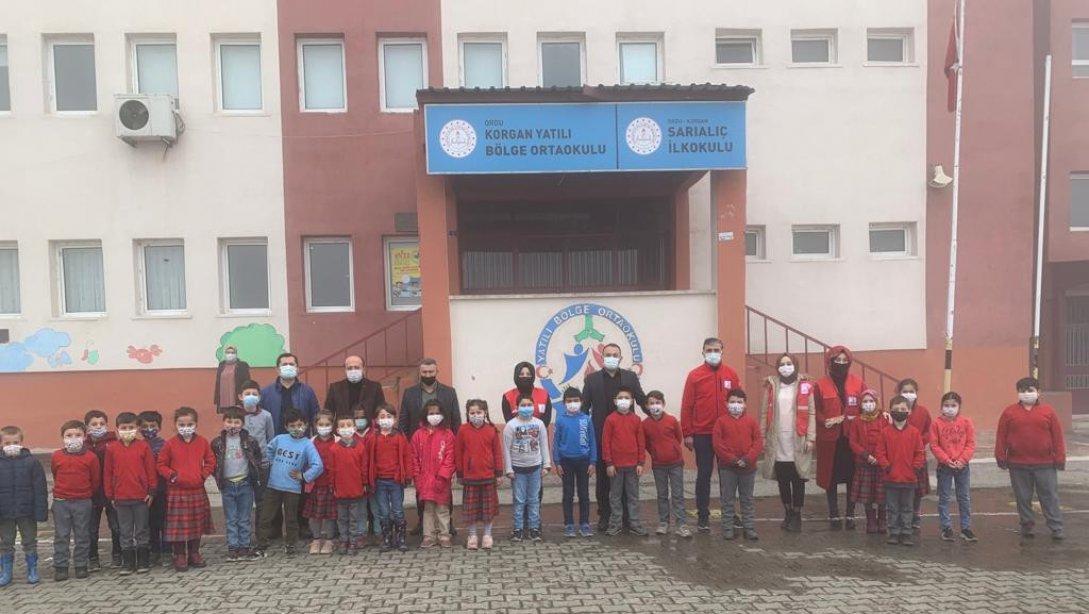 Türk Kızılayı Korgan Temsilciliği tarafından Korgan Yatılı Bölge Ortaokulu ve Sarıalıç İlkokulu'ndaki 125 öğrenciye kırtasiye seti hediye edildi.