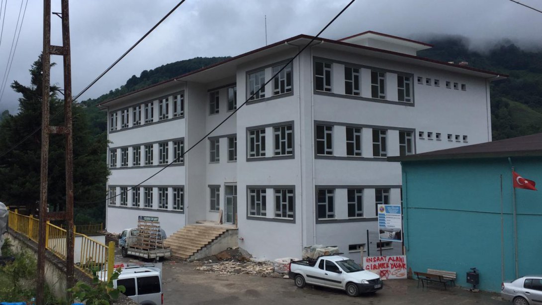 Tepealan Ortaokulu, okul binasının inşaat çalışmaları yerinde inceledi