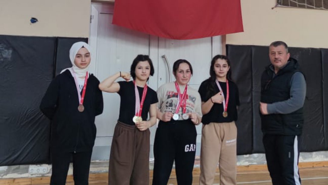 Okul Sporları Genç B Kız Bilek Güreşi İl Müsabakalarına Katılan Öğrencilerimizin Başarıları
