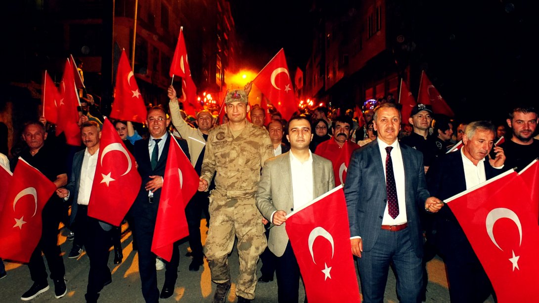 Cumhuriyet Bayramı'nın 100. Yılında Fener Alayı Yürüyüşü Gerçekleşti.